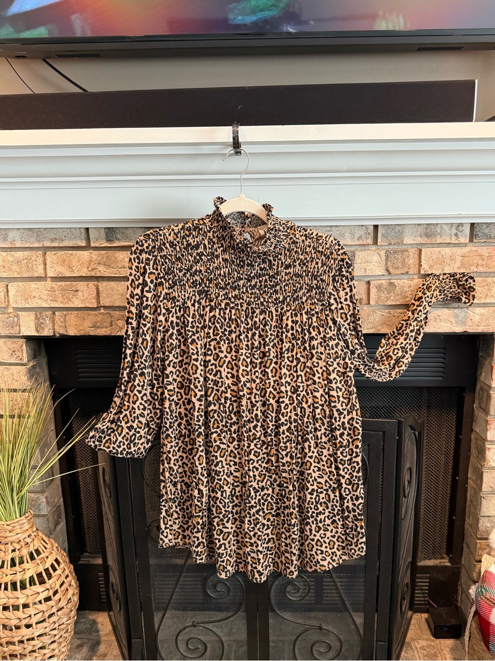 Good Hart cheetah print smock top with back buttons tunic, brown multi, Large